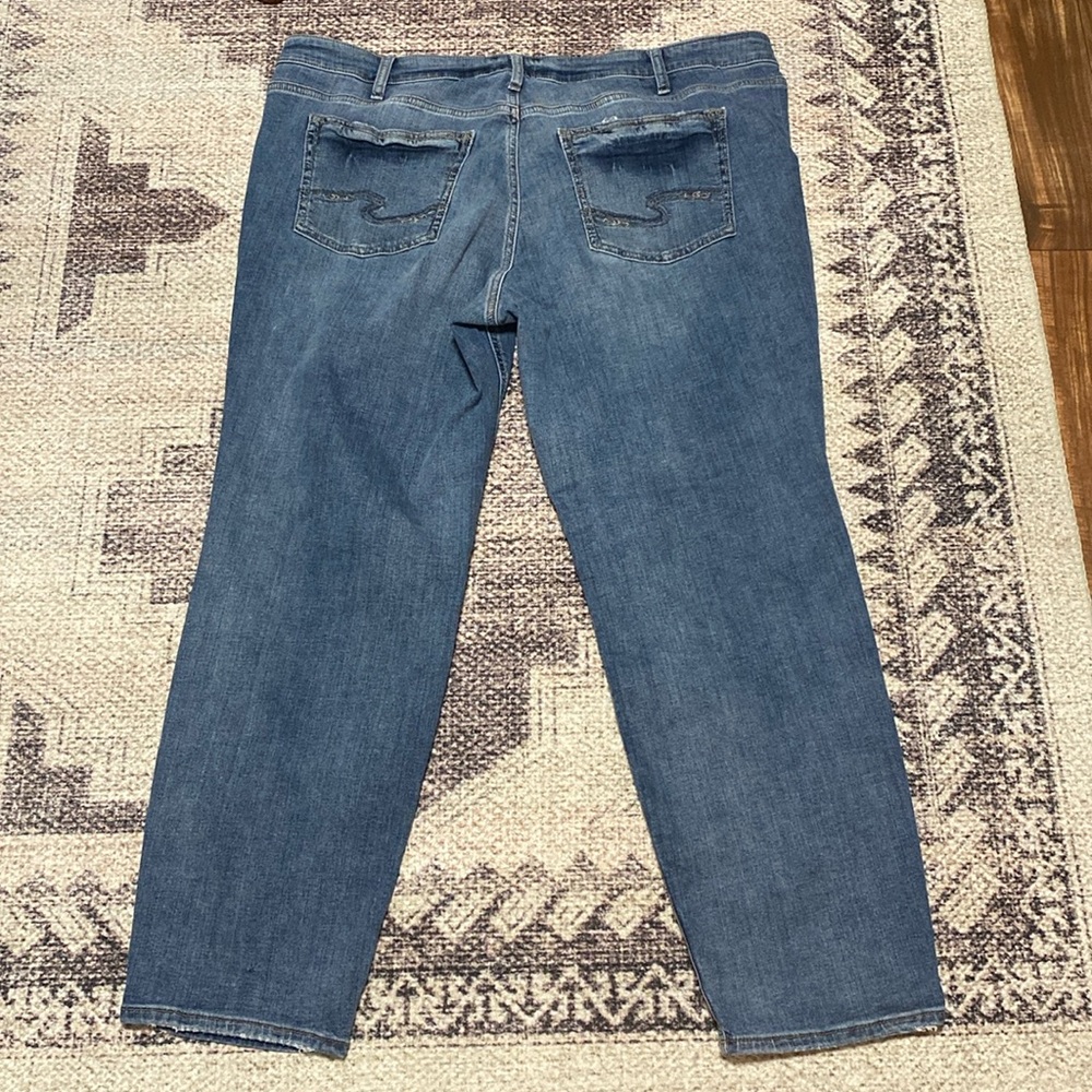 Silver jeans. Women’s size 24. Length is 31 inches long.